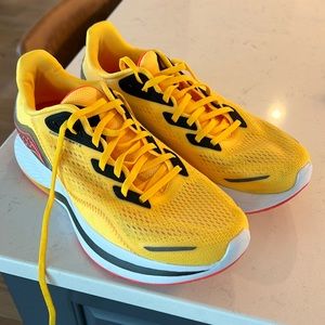 Saucony Women’s Endorphin Series with Speedroll Size 11 EUC